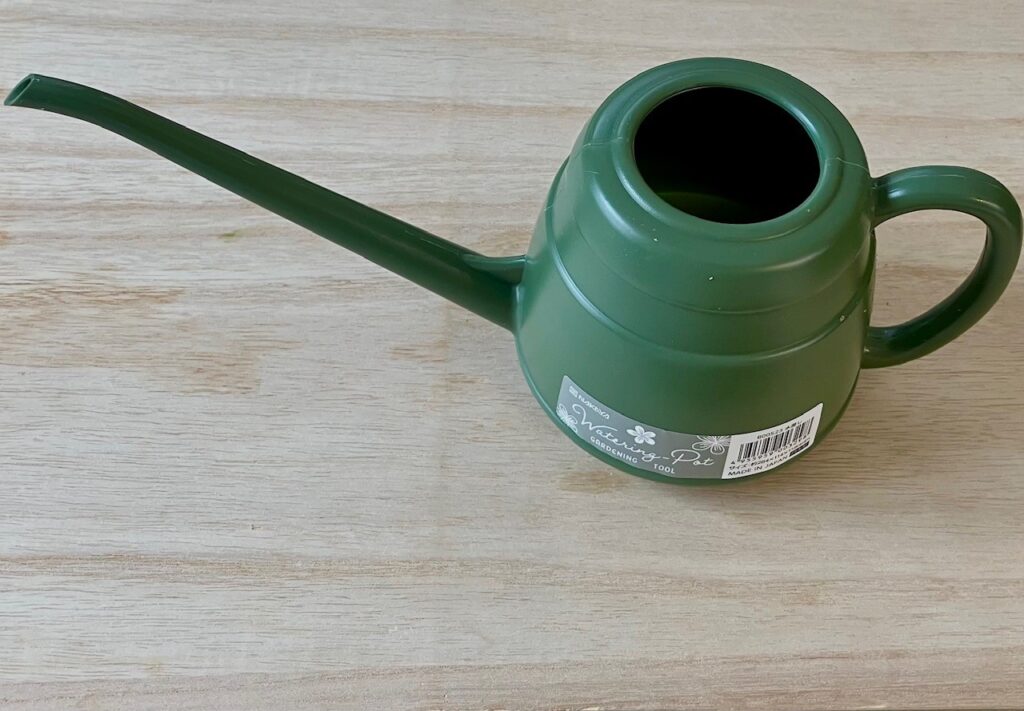 セリアの水差し